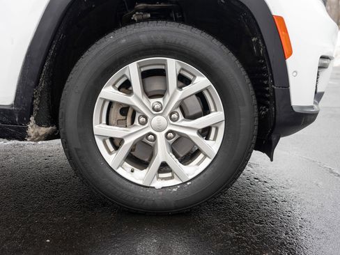 Used 2023 Jeep Grand Cherokee L Limited w/ Luxury Tech Group II image 11