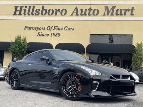 Used 2020 Nissan GT-R Premium w/ Premium Interior Package AWD/4WD image 1