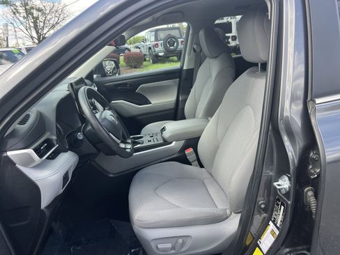 Used 2023 Toyota Highlander L image 21