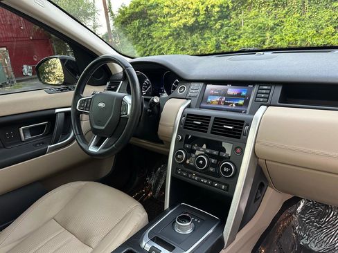 Used 2016 Land Rover Discovery Sport HSE AWD/4WD image 18