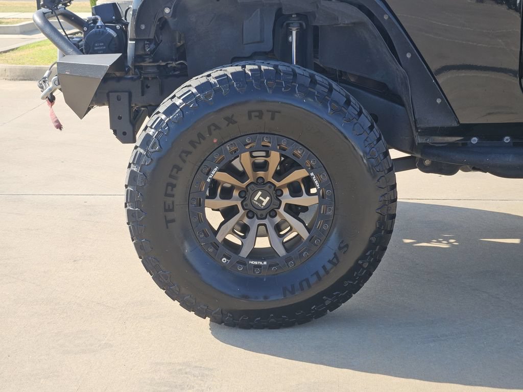 Used 2018 Jeep Wrangler Unlimited Sahara w/ Max Tow Package AWD/4WD image 11