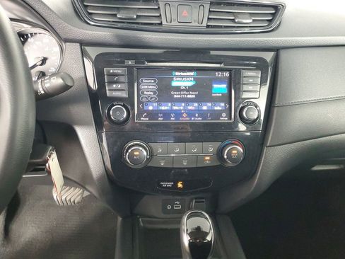 Used 2020 Nissan Rogue S image 16
