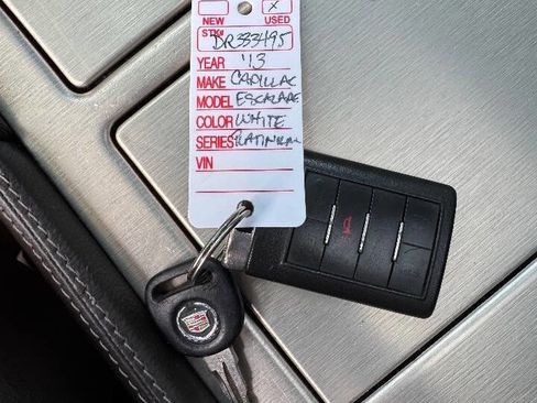 Used 2013 Cadillac Escalade Platinum image 28
