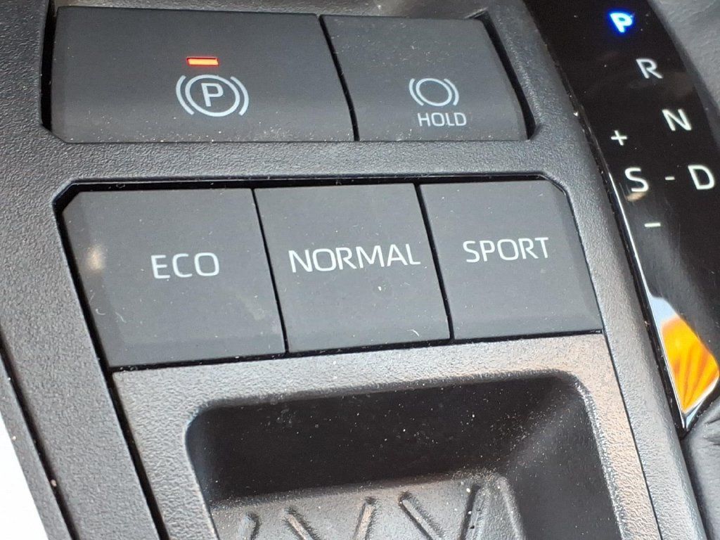 Used 2025 Toyota RAV4 LE FWD image 21
