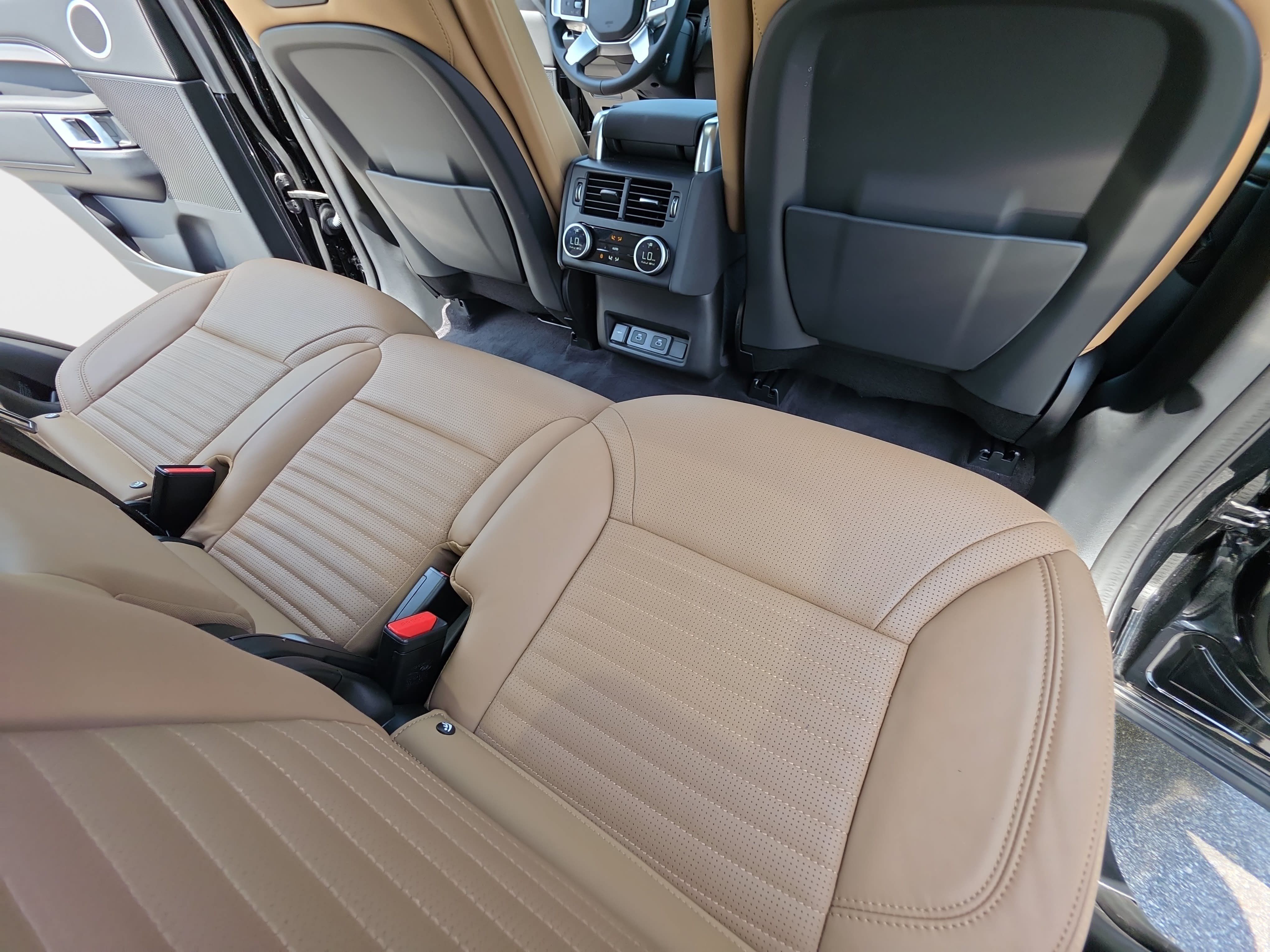 Certified 2025 Land Rover Discovery Dynamic SE AWD/4WD image 11