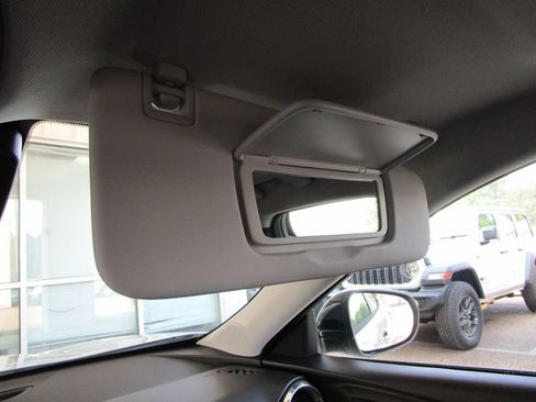 New 2026 Chevrolet Trax ACTIV w/ Driver Confidence Package FWD image 37