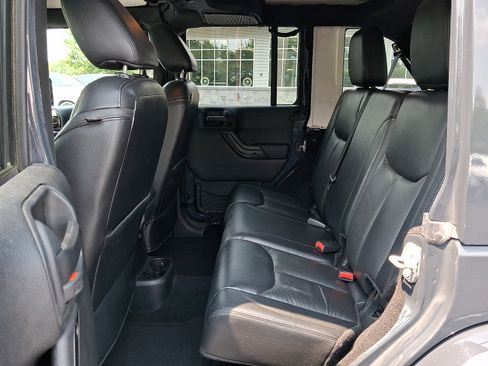 Used 2017 Jeep Wrangler Unlimited Sahara AWD/4WD image 10