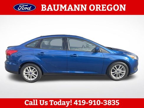 Used 2018 Ford Focus SE FWD image 2