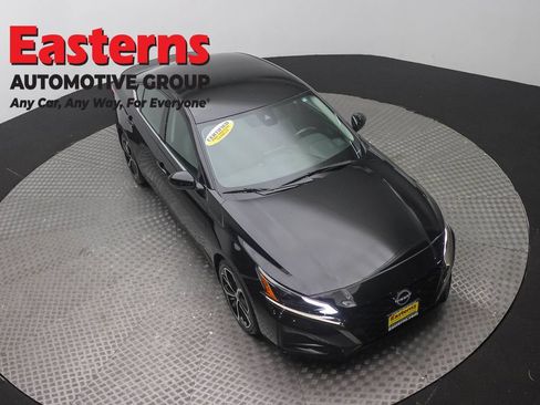 Used 2025 Nissan Altima 2.5 SR FWD image 3