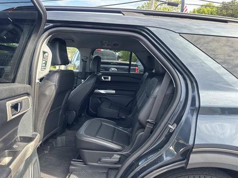 Used 2023 Ford Explorer XLT w/ Equipment Group 202A AWD/4WD image 29