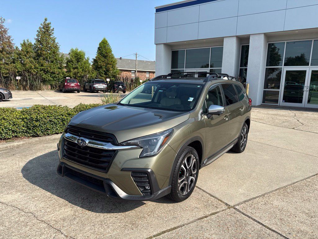 Used 2023 Subaru Ascent Limited w/ Technology Package AWD/4WD image 3
