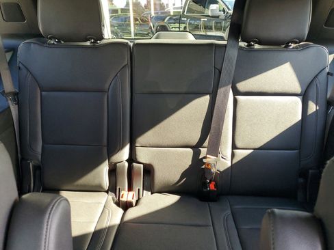 Used 2023 Chevrolet Tahoe Z71 w/ Luxury Package image 17