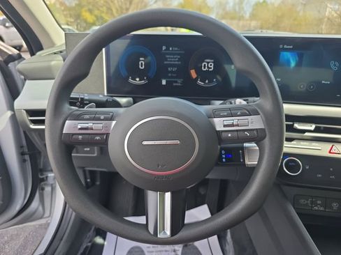 Used 2025 Hyundai Sonata SEL FWD image 17