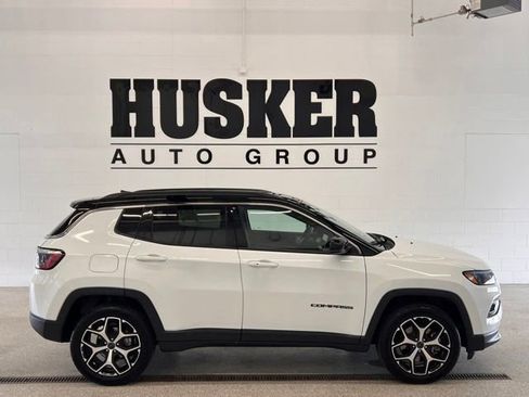 Used 2025 Jeep Compass Limited AWD/4WD image 7
