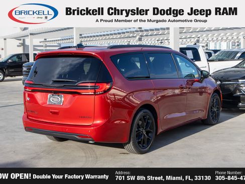 New 2026 Chrysler Pacifica Limited w/ S Appearance Package image 5