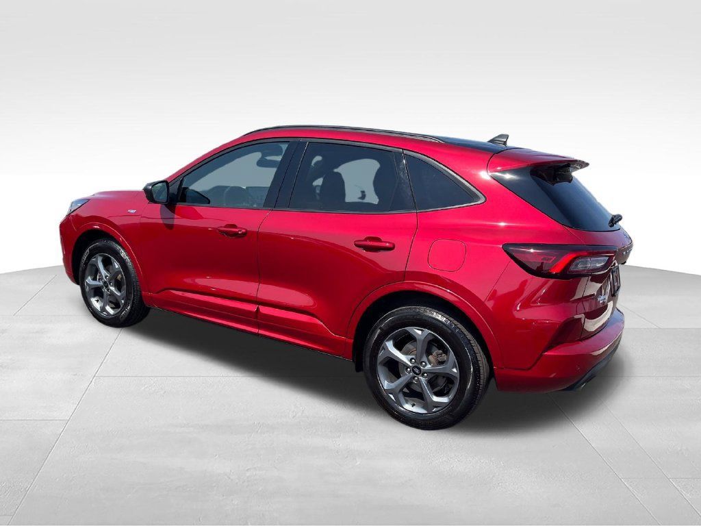 Used 2023 Ford Escape ST-Line w/ Tech Pack #1 AWD/4WD image 3
