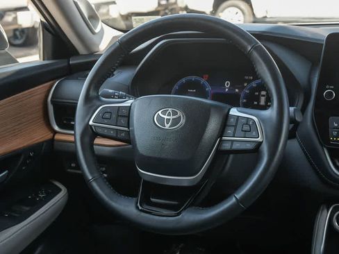 Used 2025 Toyota Grand Highlander FWD image 12