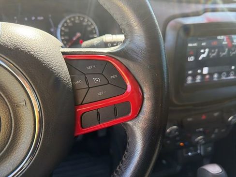 Used 2018 Jeep Renegade Altitude image 21