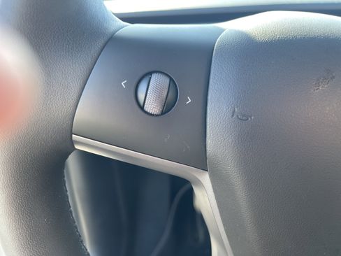 Used 2021 Tesla Model Y Long Range image 19