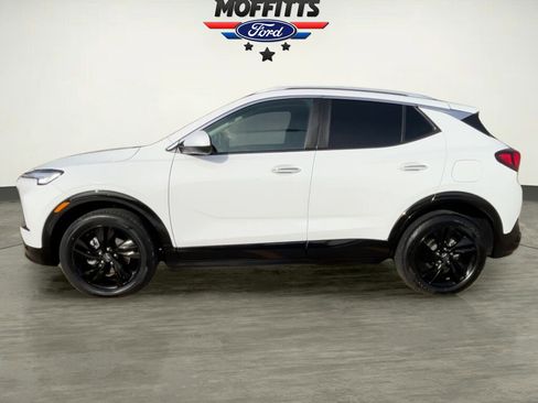 Used 2024 Buick Encore GX Sport Touring image 2