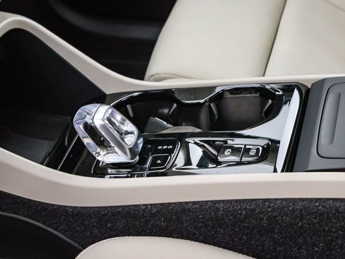 Used 2026 Volvo XC40 B5 Plus w/ Protection Package Premier image 30