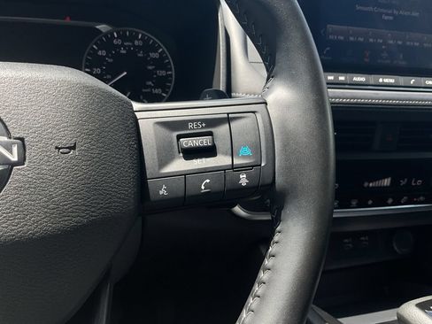 Used 2025 Nissan Rogue SV FWD image 26