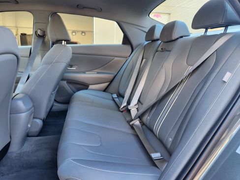 Used 2025 Hyundai Elantra SEL FWD image 13