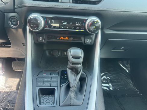 Used 2024 Toyota RAV4 XLE AWD/4WD image 11