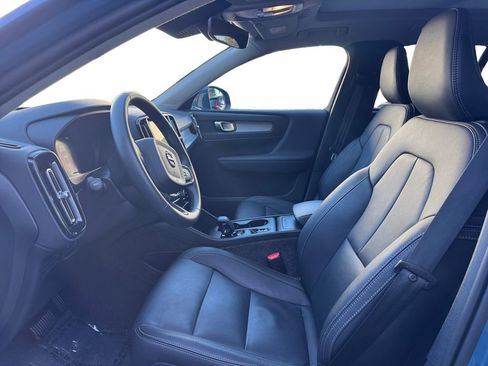 Certified 2025 Volvo XC40 B5 Core image 11