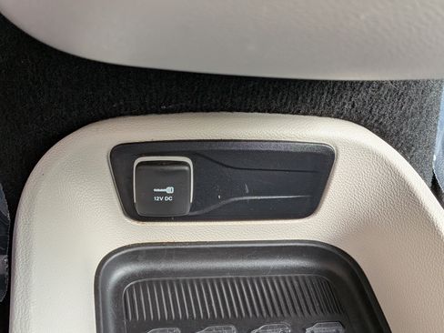 Used 2024 Chrysler Pacifica Limited FWD image 32