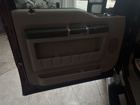 Used 2010 Ford F350 Lariat image 18