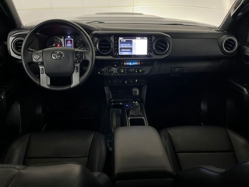 Used 2020 Toyota Tacoma TRD Sport w/ TRD Premium Sport Package AWD/4WD image 30