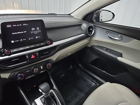 Used 2023 Kia Forte LXS w/ LXS Technology Package FWD image 25