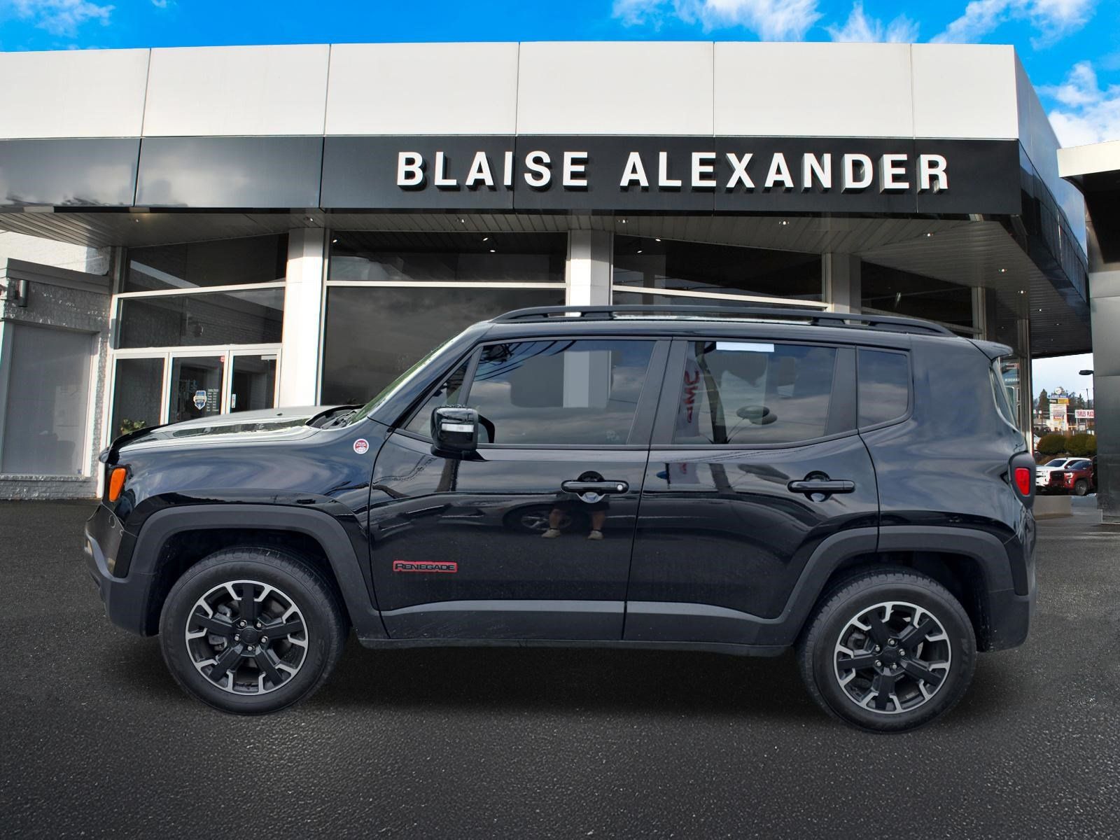 Used 2023 Jeep Renegade Trailhawk w/ Sun/Sound Group AWD/4WD image 9