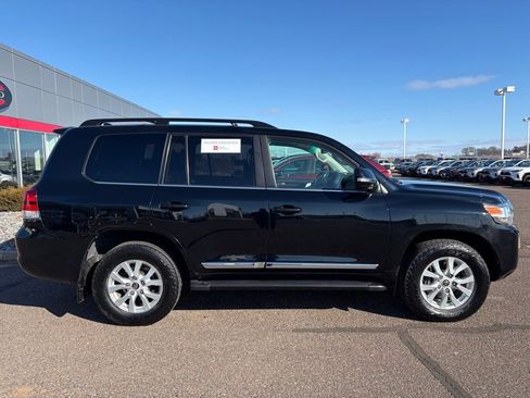 Certified 2016 Toyota Land Cruiser image 2