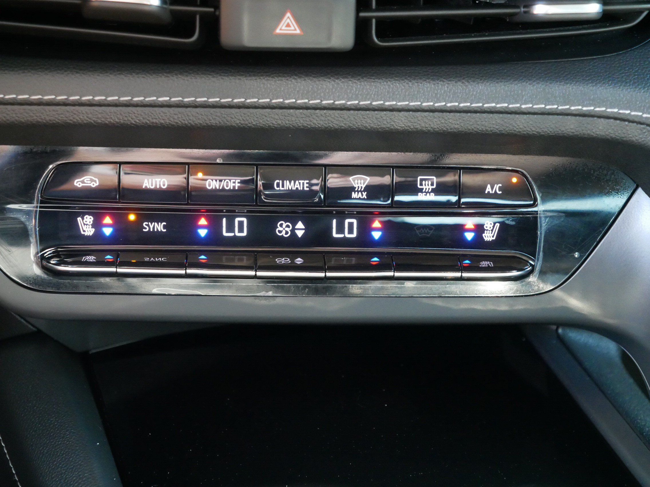 Used 2023 Buick Envision Avenir AWD/4WD image 23