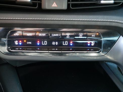 Used 2023 Buick Envision Avenir AWD/4WD image 23