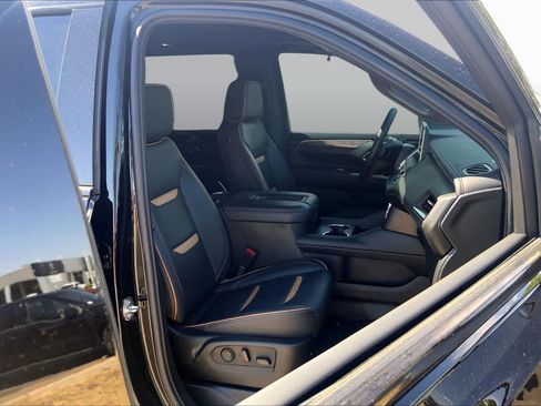Used 2024 GMC Yukon AT4 w/ AT4 Premium Plus Package AWD/4WD image 9
