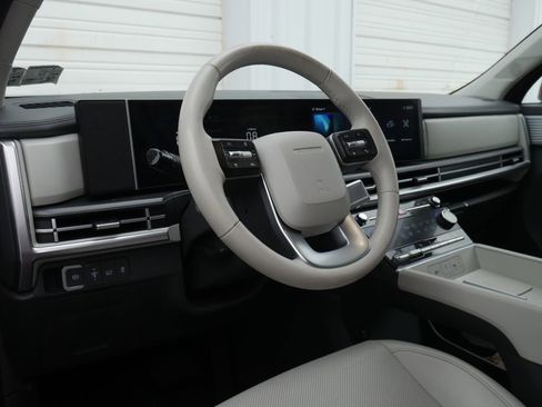 Used 2025 Hyundai Santa Fe SEL AWD/4WD image 12