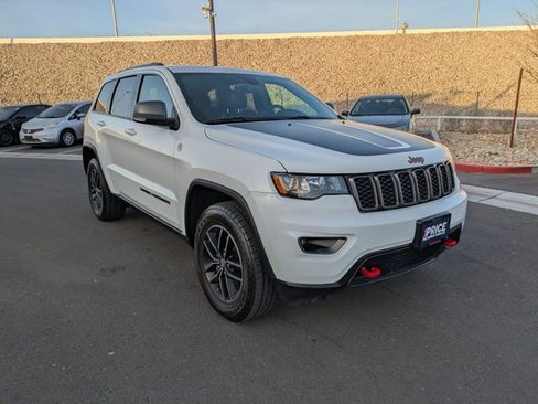 Used 2017 Jeep Grand Cherokee Trailhawk image 3