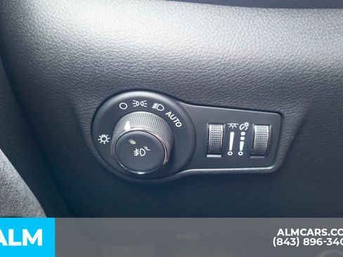 Used 2025 Jeep Compass Latitude AWD/4WD image 18