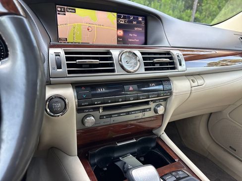 Used 2015 Lexus LS 460 AWD w/ Comfort Package image 16