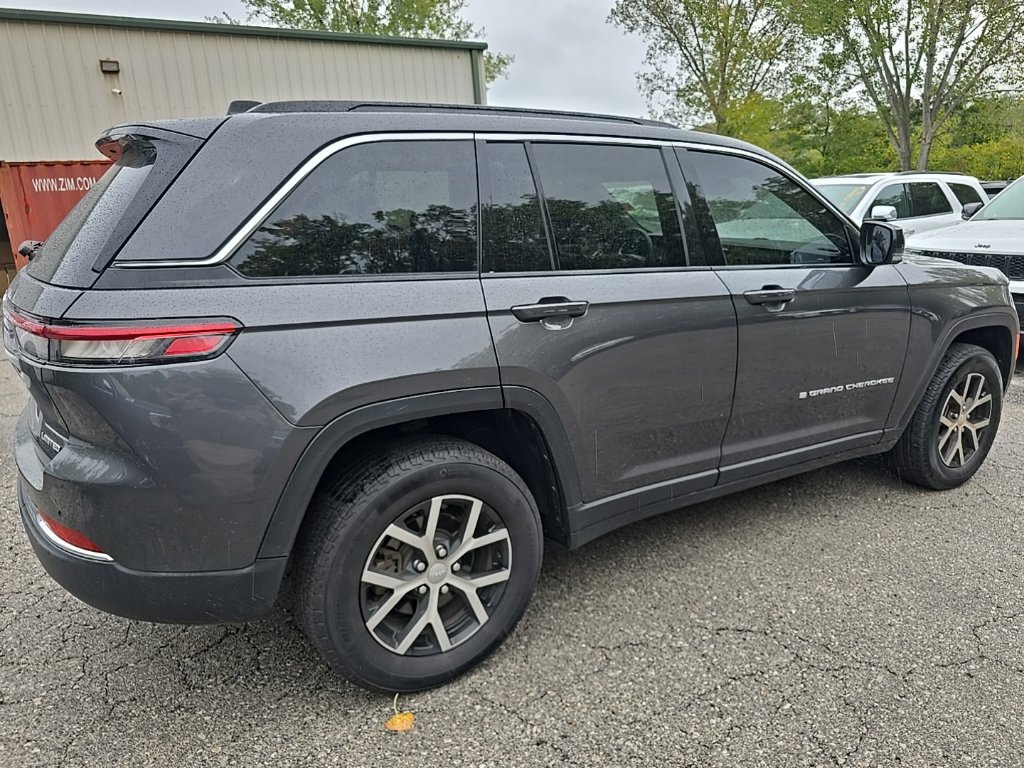 Used 2024 Jeep Grand Cherokee Limited AWD/4WD image 8