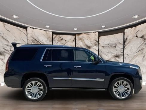 Used 2019 Cadillac Escalade Platinum AWD/4WD image 8