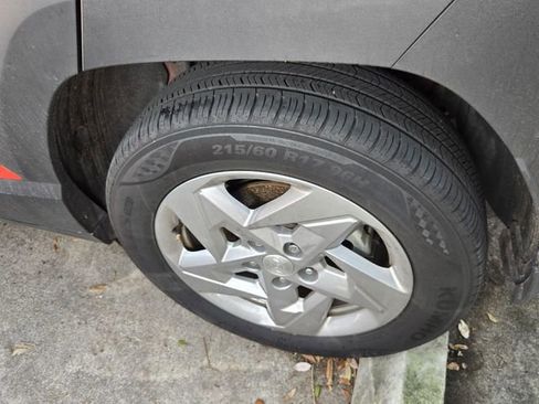 Used 2024 Hyundai Kona SE FWD image 12