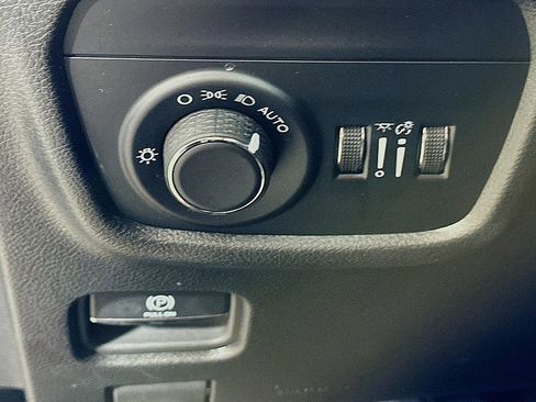 Used 2024 Jeep Grand Cherokee Altitude AWD/4WD image 19