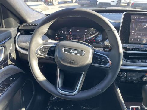 Used 2025 Jeep Compass Latitude image 26