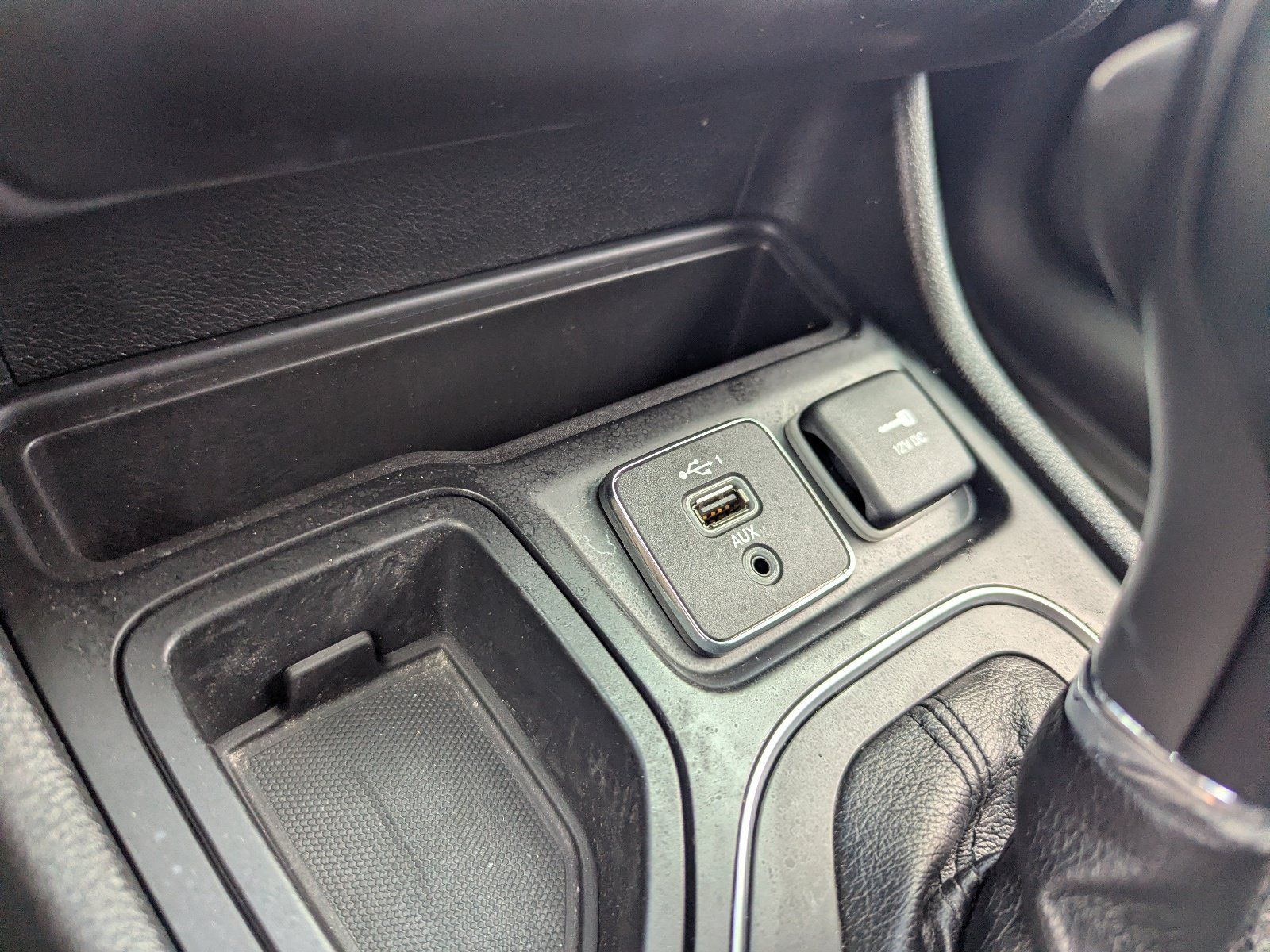 Used 2020 Jeep Cherokee Latitude Lux w/ Comfort/Convenience Group FWD image 28