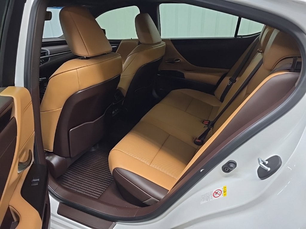 Used 2019 Lexus ES 300h w/ Premium Package FWD image 32