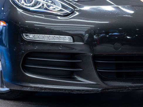 Used 2015 Porsche Panamera image 16